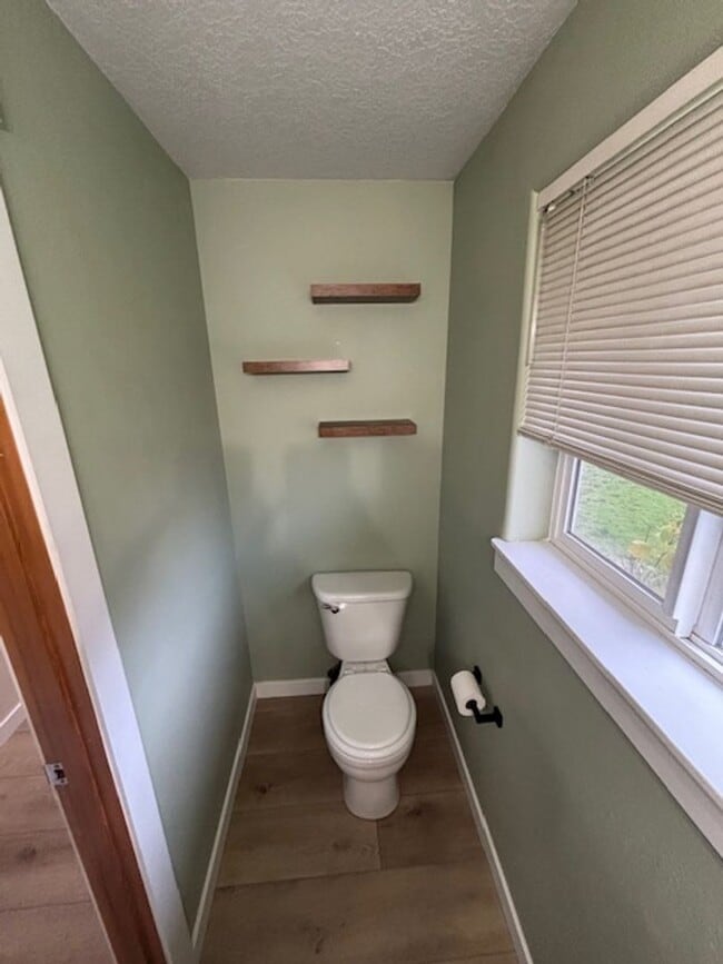 Building Photo - 3 Bedroom 2.5 Bath Newberg OR