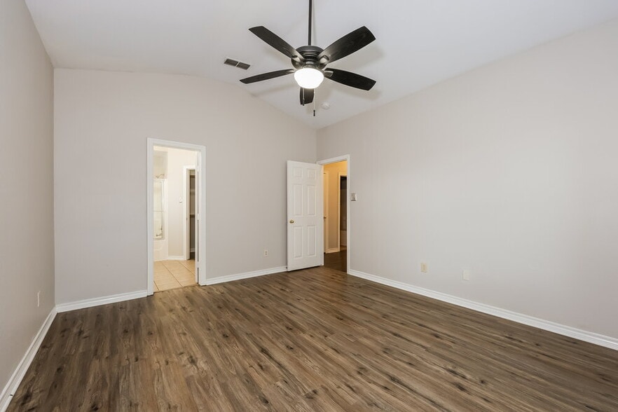 Building Photo - 1824 Alanbrooke Dr