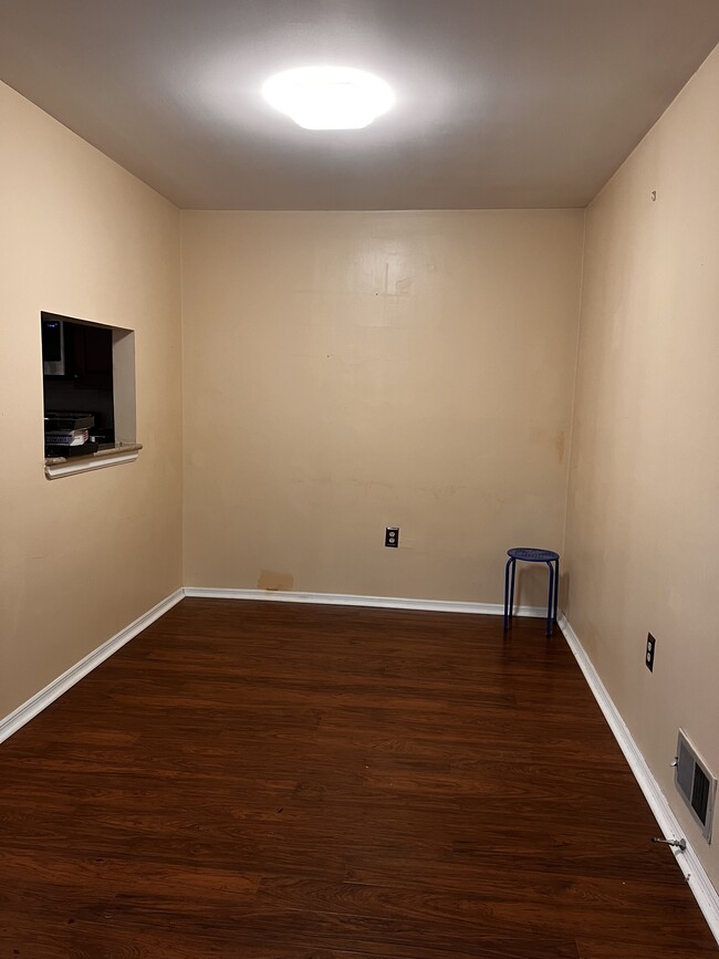 Dining Room (Empty) - 5 Caitlin Ct