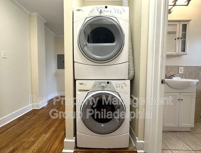 Building Photo - 437 W School House Ln