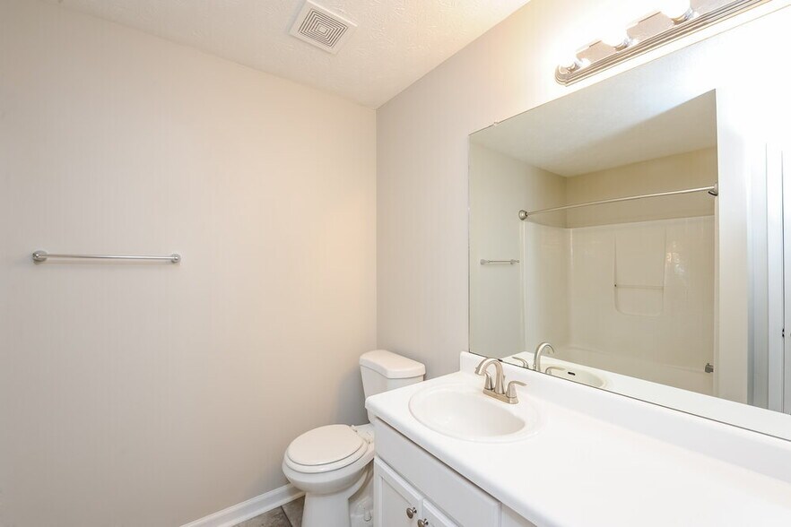 Building Photo - 4250 Viewpoint Ln