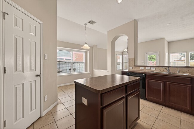 Building Photo - 25918 Silver Timbers Ln
