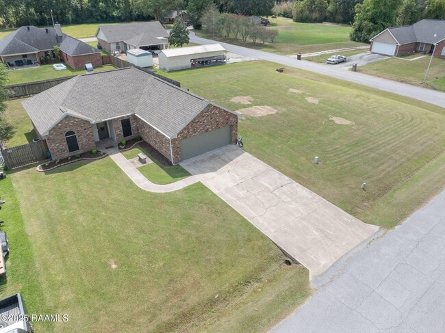 Building Photo - 133 Herlil Cir
