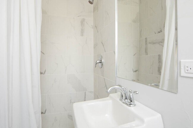 Building Photo - 728 St Johns Ave