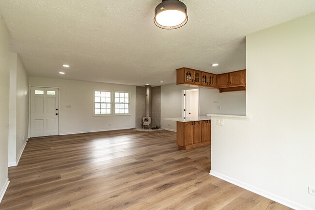 Building Photo - 1075 Aspen Dr