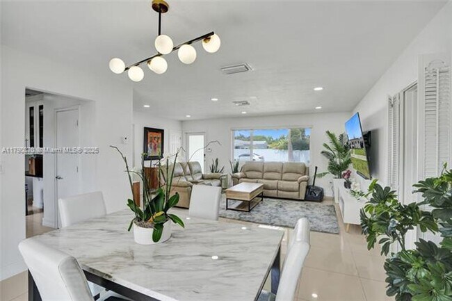 Building Photo - 5811 SW 95th Ct