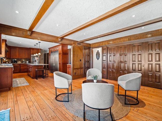 Building Photo - 1811 Breezewood Dr