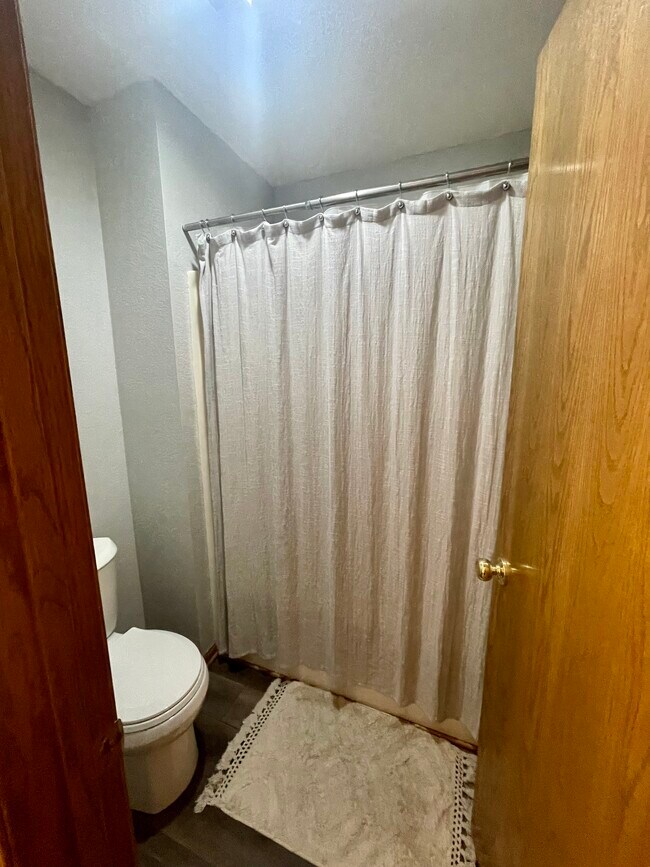 Building Photo - 185 Heather Ln