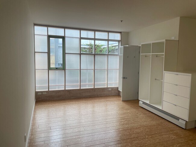 Building Photo - Bright Live-Work Studio  & Tall Ceilings o...