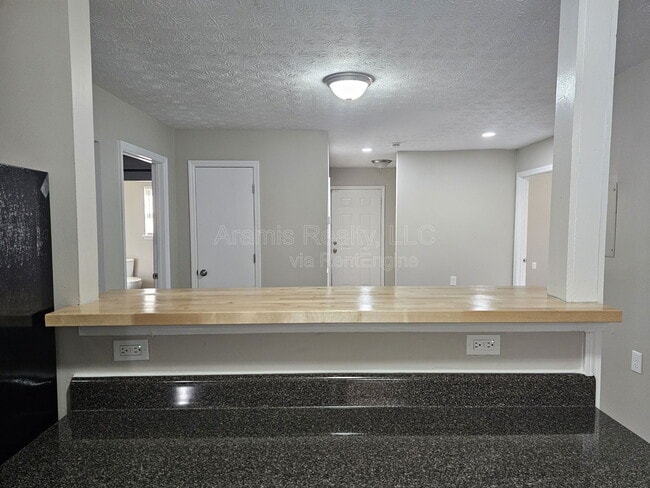 Building Photo - 3046 Embry Way SE