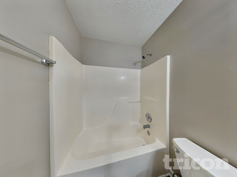 Building Photo - 210 Baxter Ln