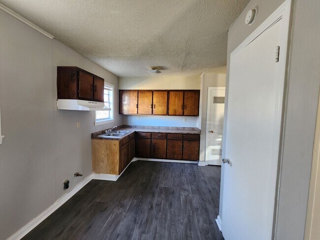 Building Photo - 3 Bedroom / 1 Bathroom Home – West Memphis, AR