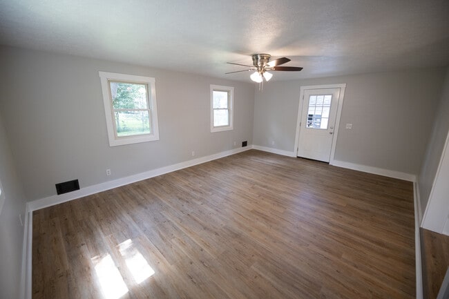 Building Photo - 214 Duffern Dr