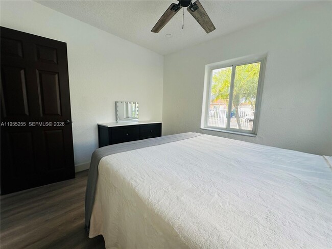 Building Photo - 3052 SW 6th St