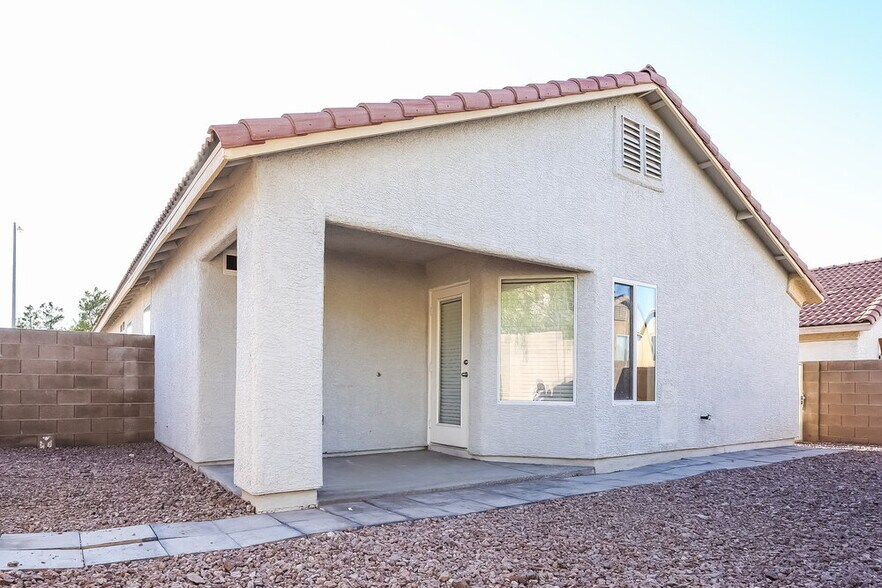 Building Photo - 546 Truffles St