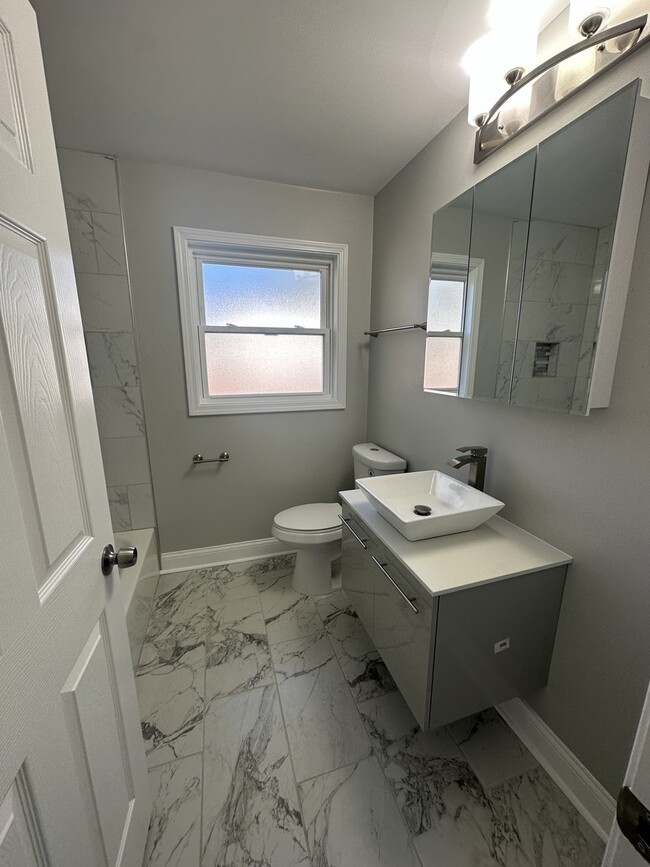 Building Photo - 14451 Sangamon St