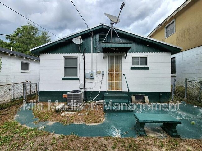 Building Photo - 1029 W 38th St