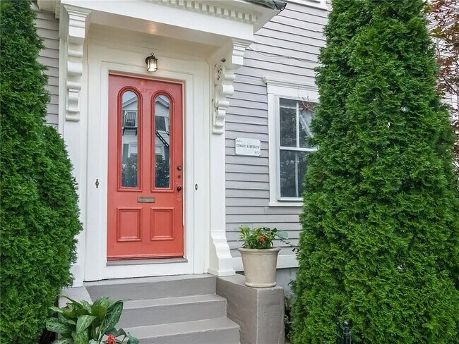 Primary Photo - 291 Williams St