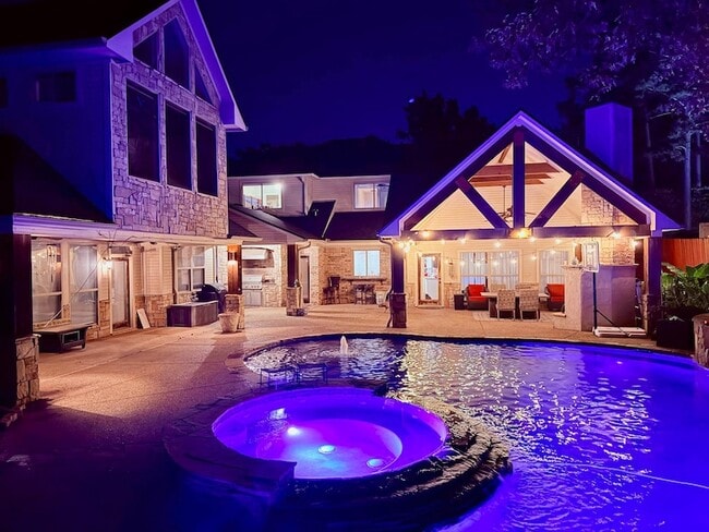 Building Photo - 3815 Holly Ridge Dr