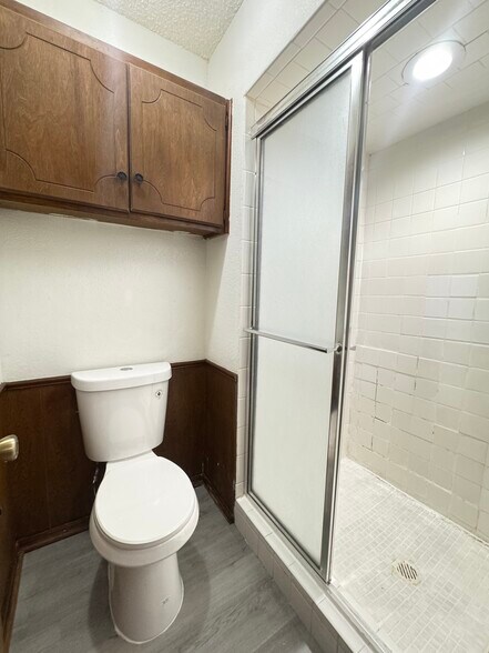 Building Photo - 9915 Larkspur Ln