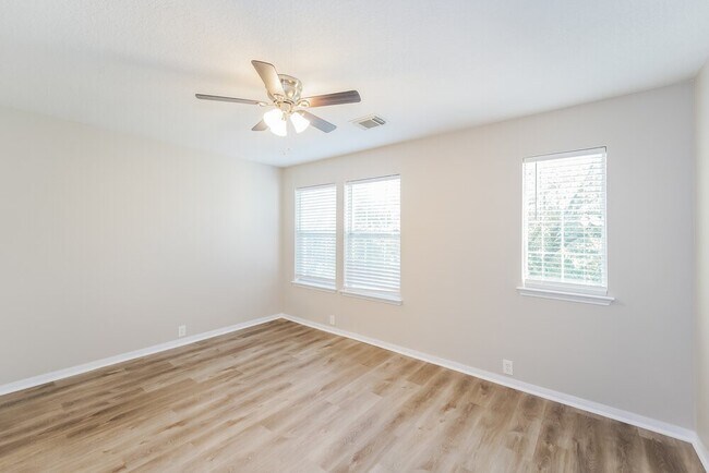 Building Photo - 17506 Hoover Gardens Dr