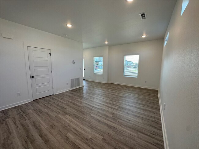 Building Photo - 1070 Boardwalk Ave