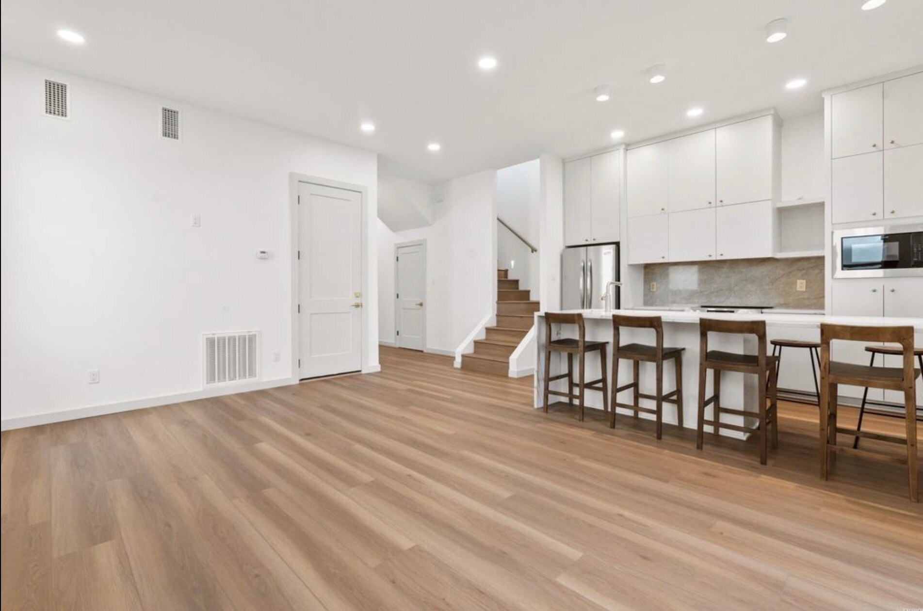 Building Photo - 137 Lakepointe Cove