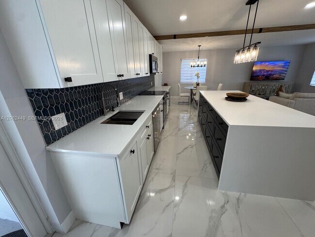 Building Photo - 5430 SW 99th Ave