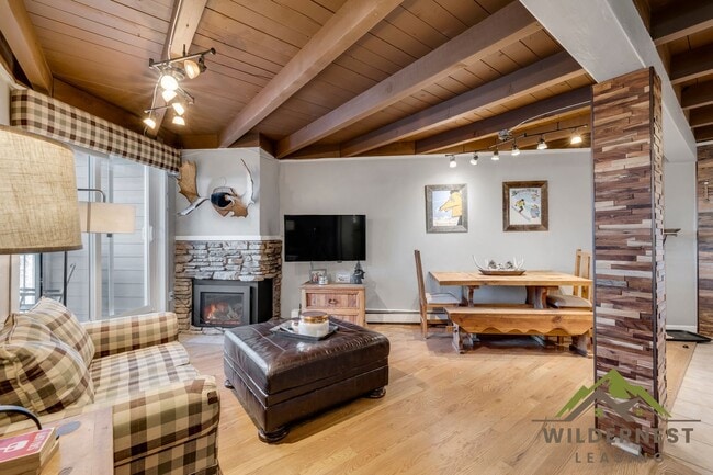 Building Photo - Treehouse Condo - 2 Bedroom/2 Bath Inviting Condo w/All Utilities On Bus Route