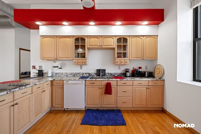 Building Photo - 335 N Superior St