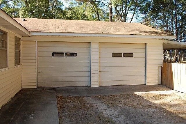 Building Photo - 323 Sally Dr