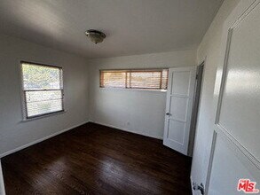 Building Photo - 2115 Ocean Park Blvd