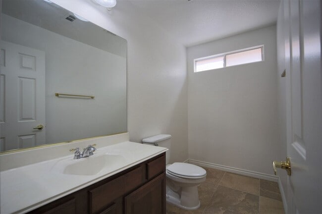 Building Photo - Gorgeous 3Bed/2Bath/2Car, 2-Story Home located in Caparola at Southern Highlands