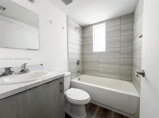 Building Photo - 1710 NW 1st Ct