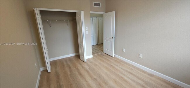 Building Photo - 1662 SE 27th Dr