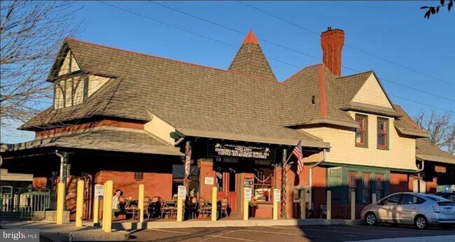 Building Photo - 120 Eaton Dr