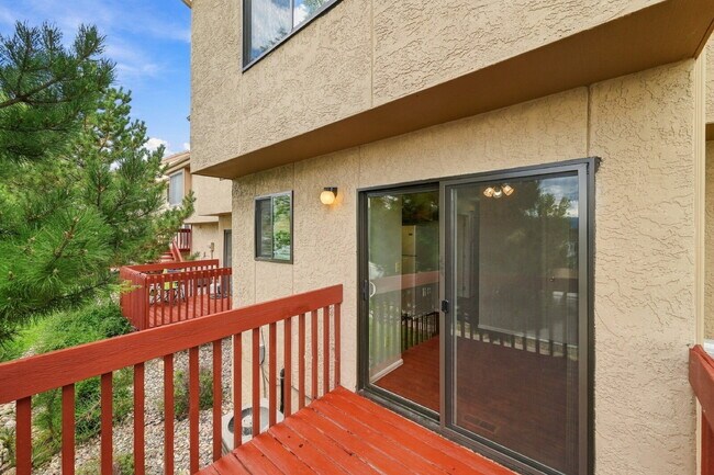 Building Photo - 2027 Bristlecone Dr