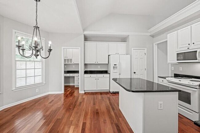 Building Photo - House 4 Beds 2 Baths