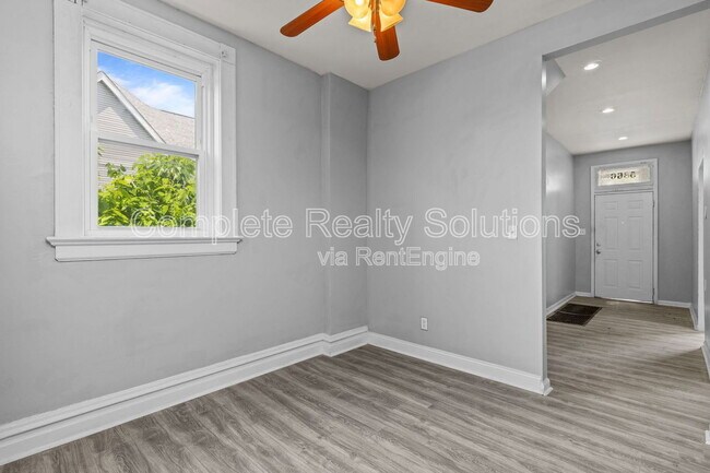 Building Photo - 5866 Etzel Ave