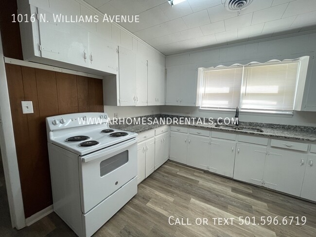 Building Photo - 1016 N. Williams Avenue | $1095 | 4 beds, ...