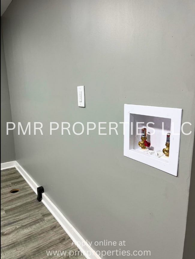 Building Photo - 1 Bedroom/1 Bathroom House
