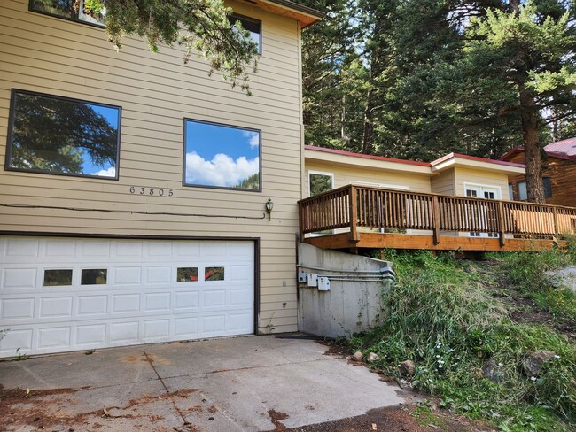 Building Photo - Gallatin Canyon Treasure!