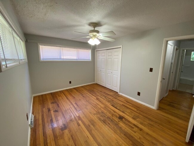Building Photo - 521 Blendwood Dr