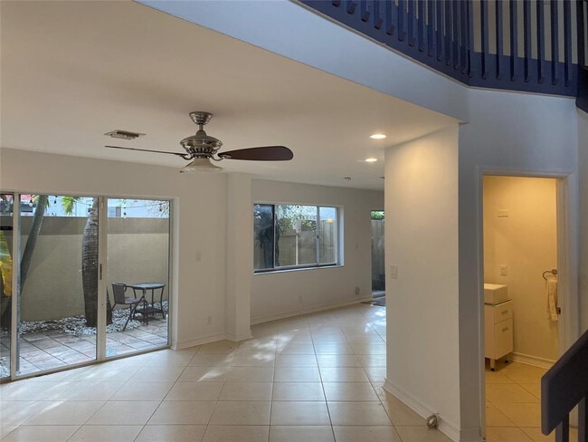 Building Photo - 101 SE 15th Ave