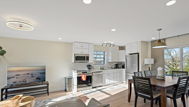 Building Photo - 228 Maryland Park Dr