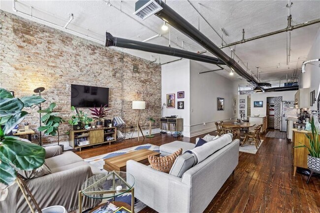 Building Photo - 215 Mitchell St SW