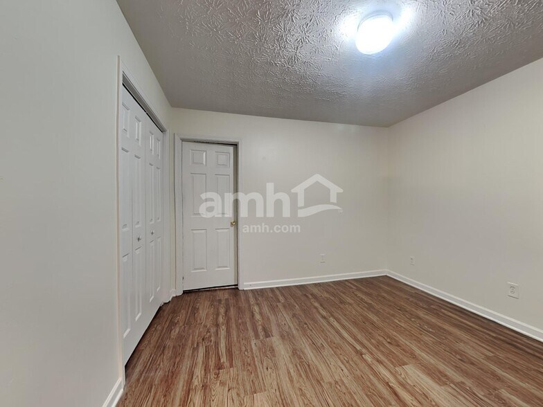 Building Photo - 1831 Green Oak Cir
