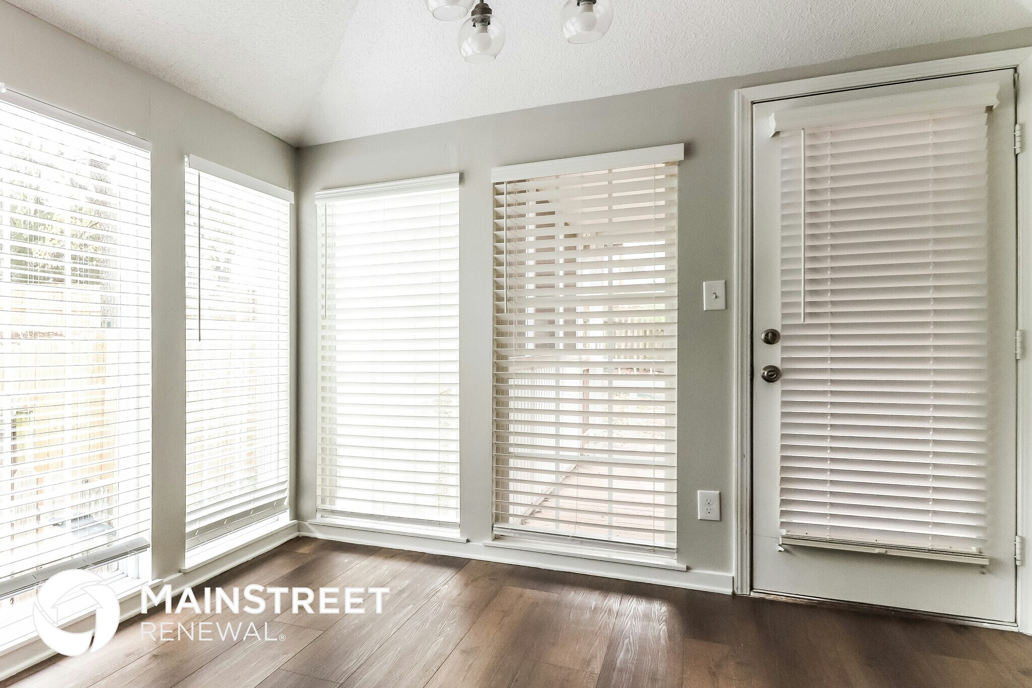 Building Photo - 1475 NW Yankee Dr