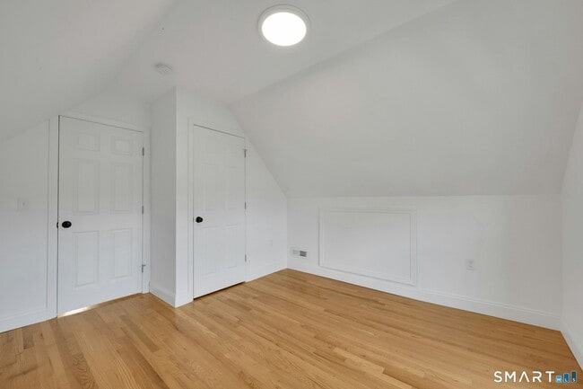 Building Photo - 125 Tunxis Hill Rd