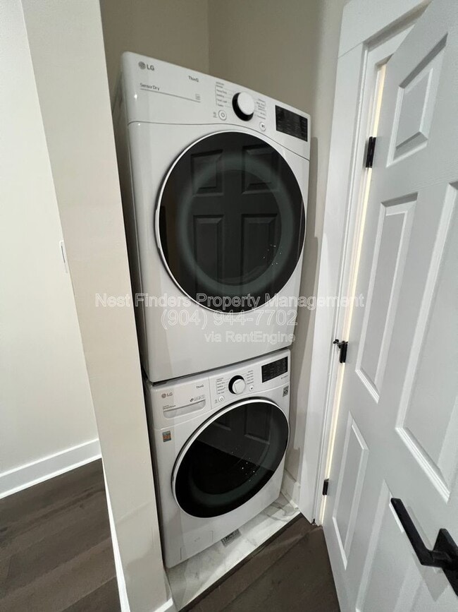 Building Photo - 1541 Riverside Ave